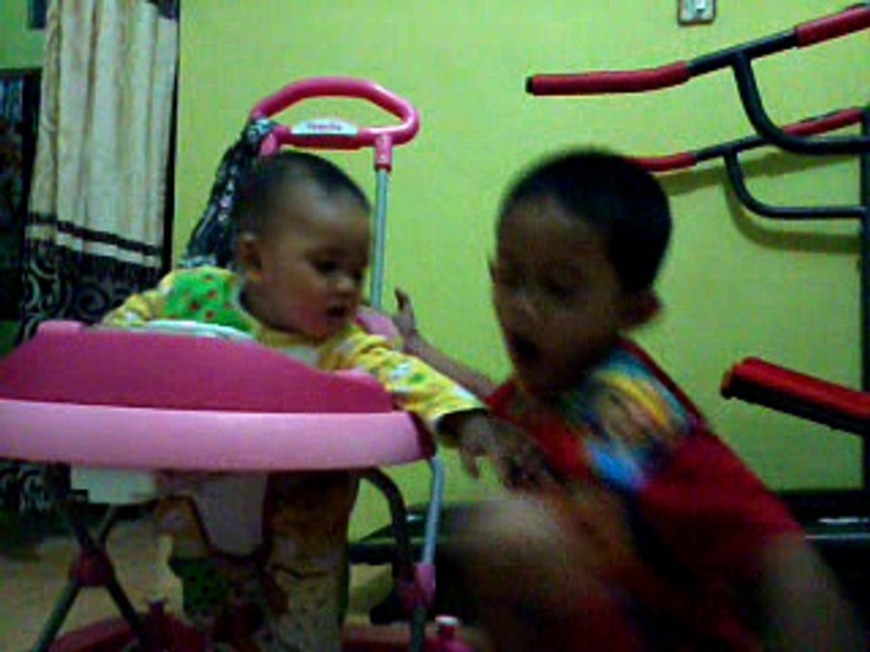 Bermain Bersama Adik