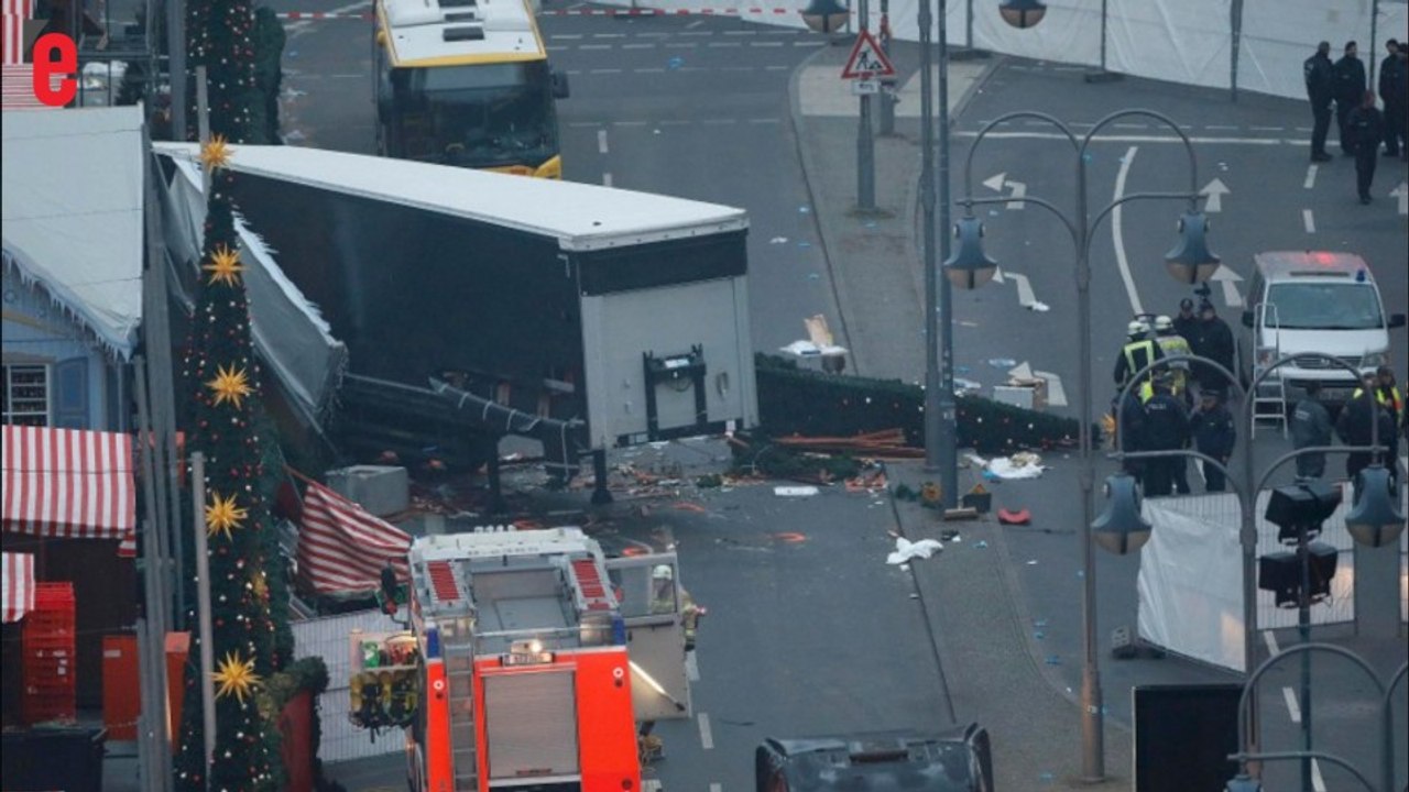 Attentat à Berlin: le camion retiré de la place