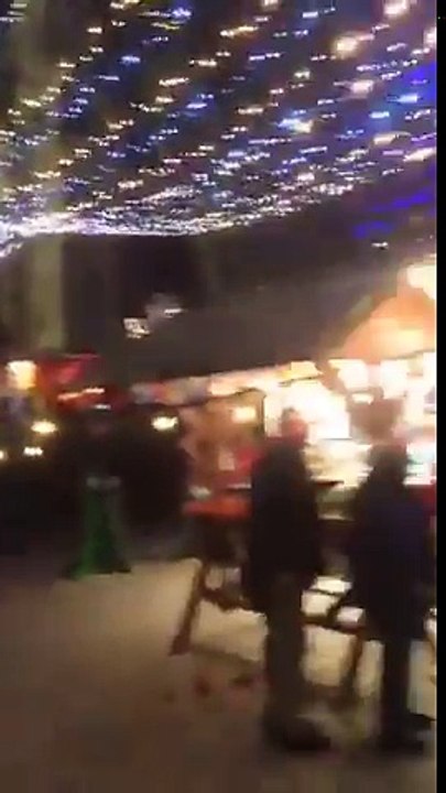 Camion fonce sur la foule à Berlin : vidéo amateur des dégâts causés