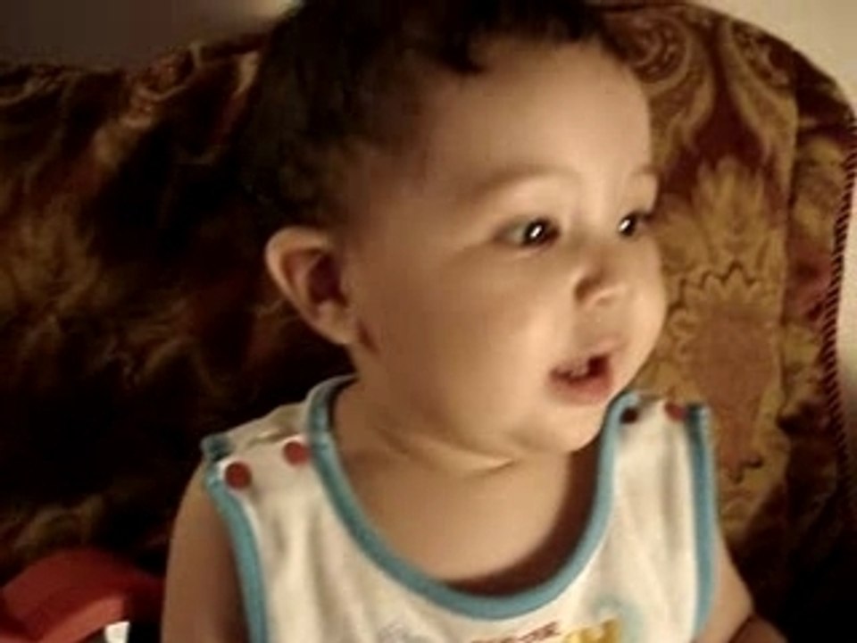 bébé rigolo