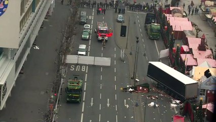 Descargar video: Merkel: Anschlag durch Flüchtling 