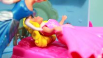 Aurora Gets KISSED by a FROG Princess Cinderella & Tiana Try Waking Up Sleeping Beauty Toy Dolls LPS