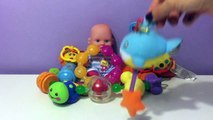 Oyuncak bebek oyuncaklarıyla oynuyor | Baby doll playing with her toys