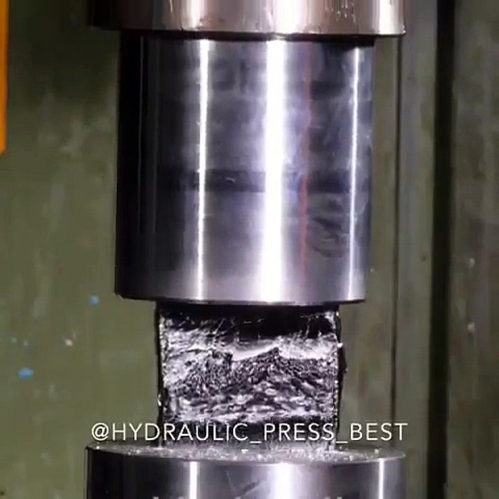 iPhone 7 vs hydraulic Press