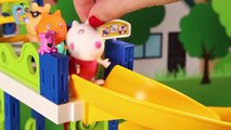 Peppa Pig Juguetes en Español  George se tira a la piscina ❤️
