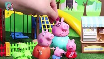 Peppa Pig Juguetes en Español  La familia Pig compra huevos sorpresa de plastilina ᴴᴰ ❤️
