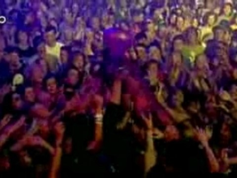 CSS - Let's Make Love (Live Lowlands 2007)