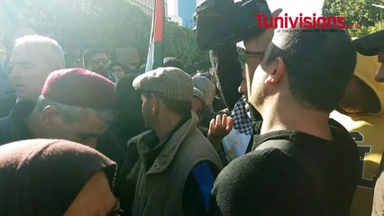 شاهد الفيديواعتداء  أنصار حركة  تونس الإرادة  على الإعلامي بقناة التاسعة حسام حمد