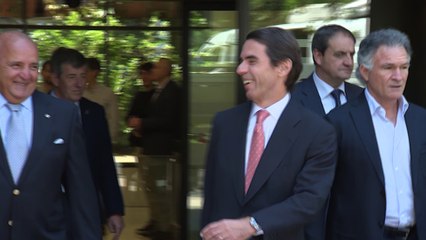 Скачать видео: Aznar renuncia a ser presidente de honor del PP