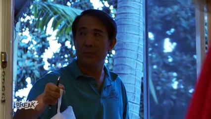 عاريات أمام عامل تسليم الأكل !! شاهد ردت فعله