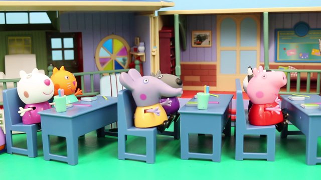 BUBBLE GUPPIES TEACH PEPPA PIG MUSIC SCHOOL Bubble Guppies Bus and Classroom DisneyCarToys