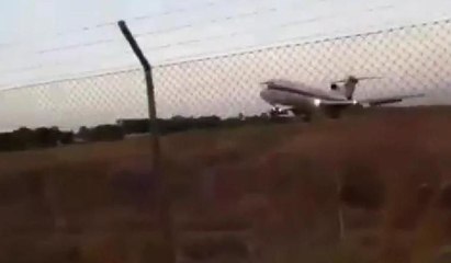 Kolombiya'da kargo uçağı düştü: 5 ölü... Uçağın düşme anı kamerada