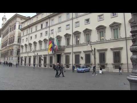 Roma - Berlino, bandiere a mezz'asta in segno di lutto a Palazzo Chigi (20.12.16)