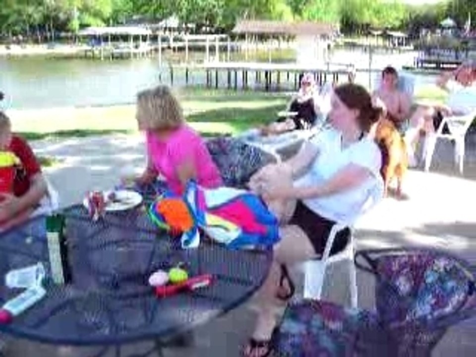 Kids_kiddiepool_041506