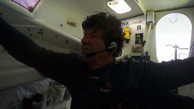 J44 : Jean Le Cam croise la route d'un cargo en plein Pacifique / Vendée Globe