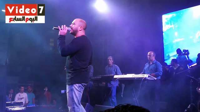 محمود العسيلى يغنى يا ناس لايف