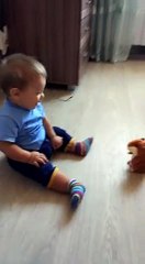 هههههه طفل مسكين