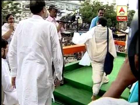 Mamata reaches stage at Dharmatala as TMC observes Martyrs day