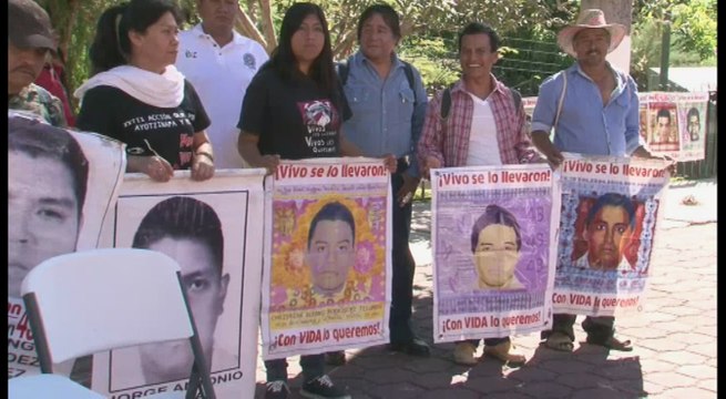 Caravana contra el olvido inician padres de jóvenes desaparecidos de Ayotzinapa