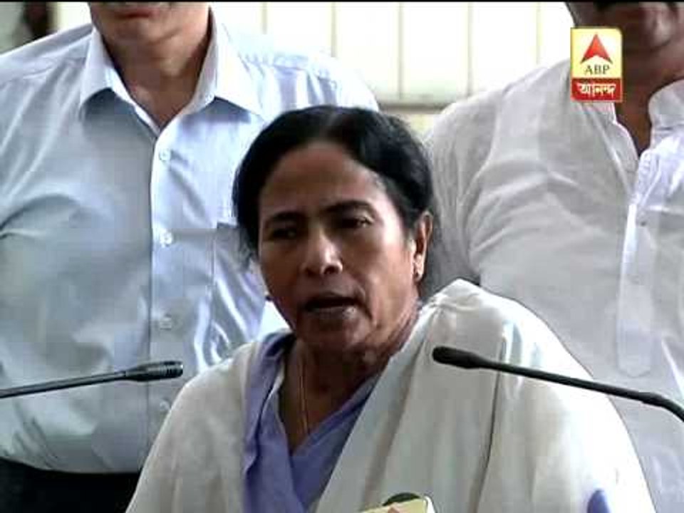 Mamata Banerjee attacks congress