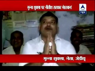 Bihar: Munna Shukla distributes Adhikar rally leaflets