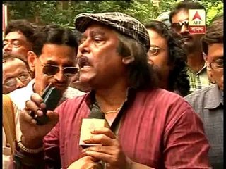 Artist Samir Aich participates in civil society rally and critisises Govt's role