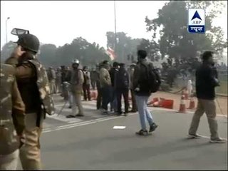 Delhi Police again uses water canons to disperse protesters