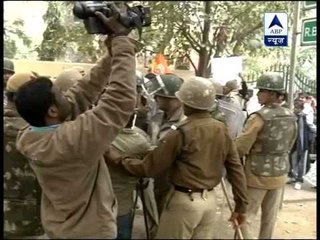 Delhi Police blocks Jantar-Mantar for protesters