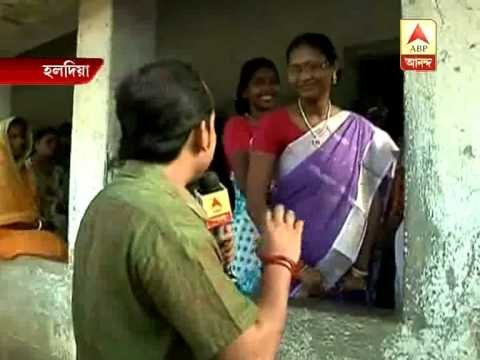 Voting underway for second phase panchayat polls: long cue at a booth in East Medinipur