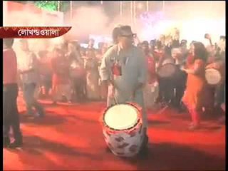 Singer Abhijit beats Dhak during durga puja in Mumbai