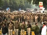 AAP supporters clashed with police to enter Kejriwal's Dharna venue