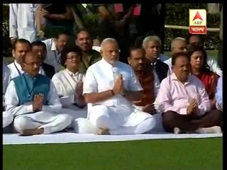 Modi pays tribute to Mahatma Gandhi at Rajghat before his swearing-in