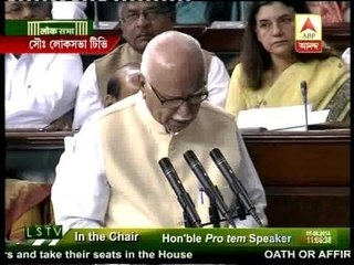 LK Advani takes the oath at 16th Loksabha session
