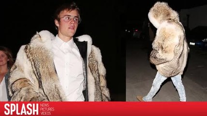 Justin Bieber parade dans un manteau en fourrure