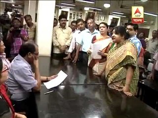 Teachers, loyal to tmc organise procession inside campus, submit memorandum to vc.