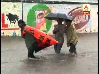 Heavy rainfall leads to water logging in Mumbai