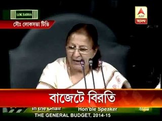 Jaitley takes break while reading out his speech as he feels pain on back.