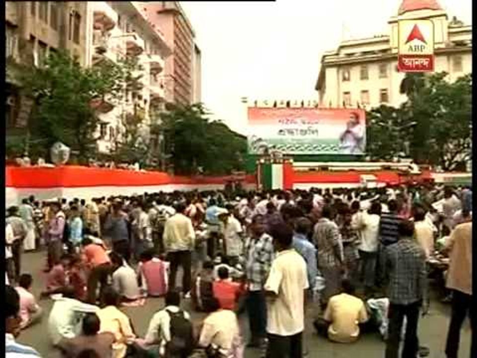 Martyrs' Day of TMC: crowd started to gather at Esplanade