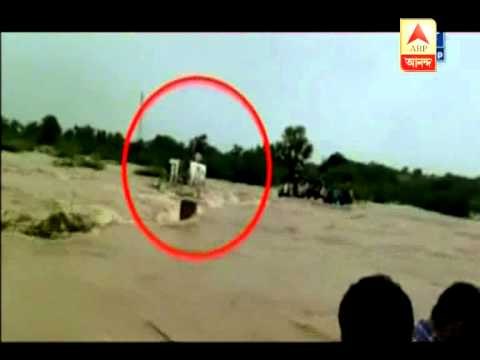 Flood in Jodhpur, a bus stranded on the flooded water
