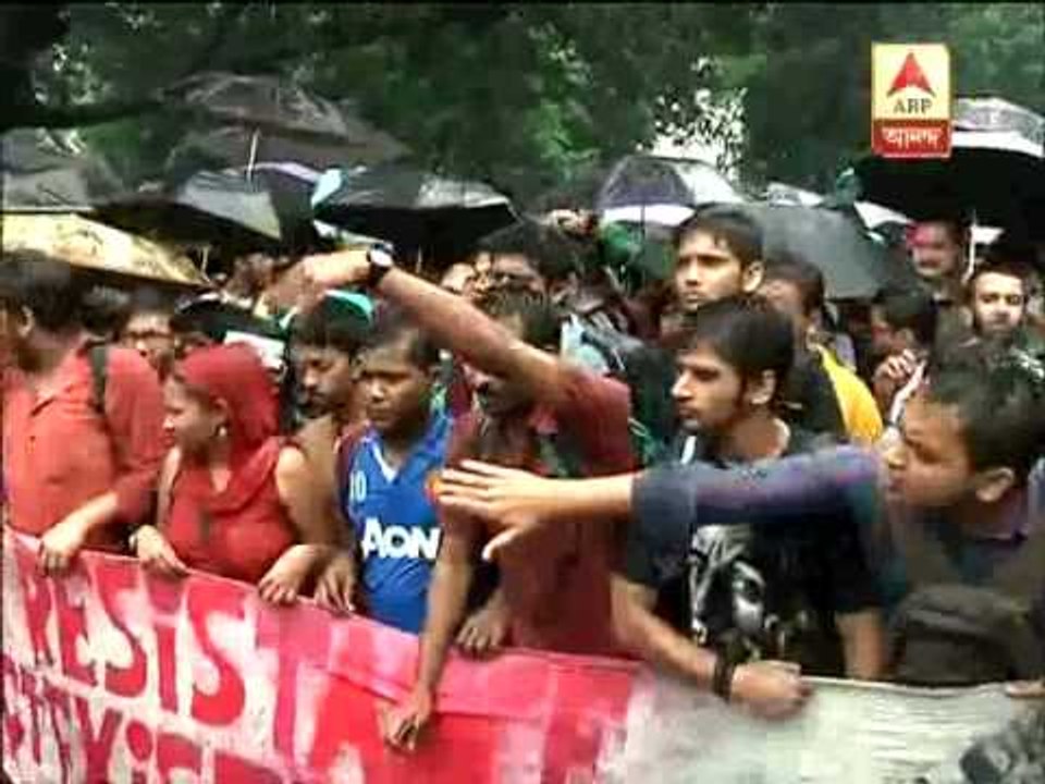 Students participate in thousands ignoring rain