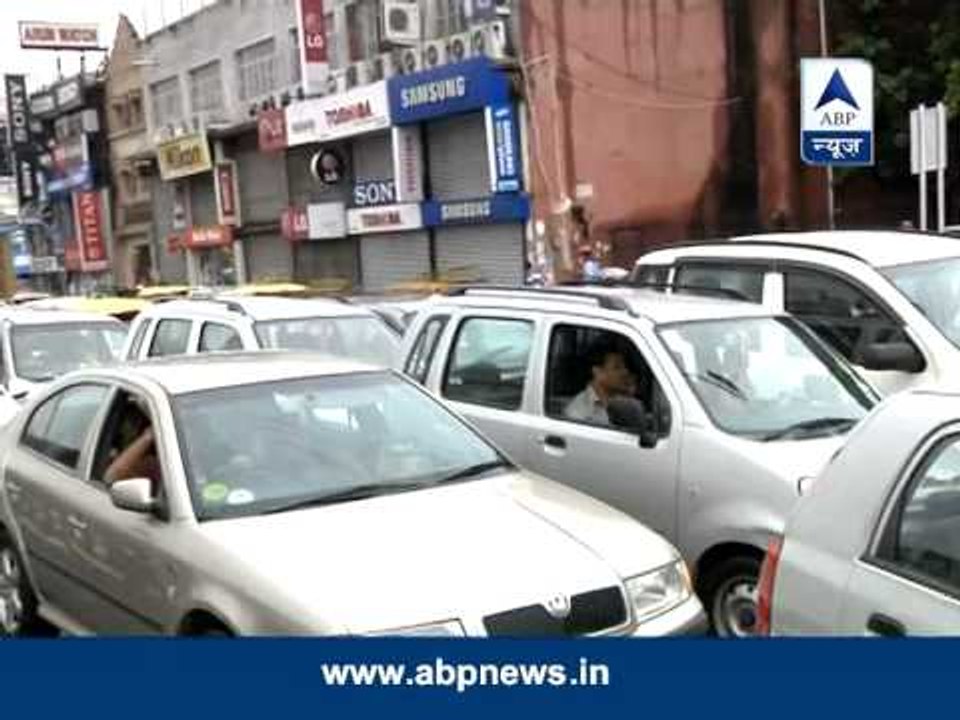 Rain lashes Delhi, traffic jam created problems for locals