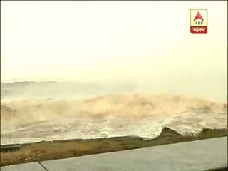 Situation at vizag when hudhud enters in land