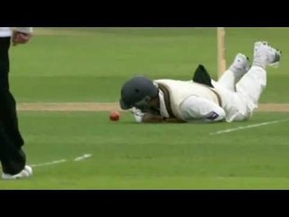 Yuvraj Singh fools a Salman Butt with a fake throw