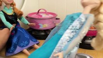 Princess Anna & Queen Elsa from Disney Frozen Cooking Play & Frozen Toy Dolls Playing