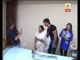 Shah Rukh Khan and Team Happy New Year poses with Mamata, SRK also takes CM's photo