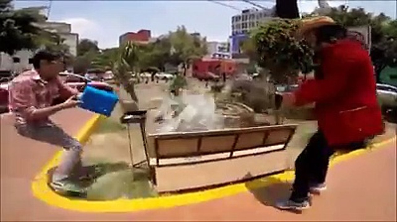 Niste mexicani nebuni! Sau spanioli ... Hmmm.... In fine! Niste nebuni