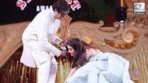 Aishwarya Rai Touches Amitabh Bachchan's Feet Before Receiving Award