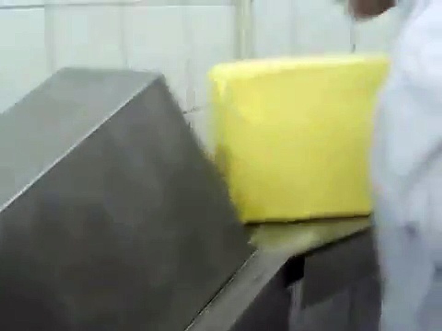 Видео работы машины резки - измельчения брикетов сливочного масла и шоколада