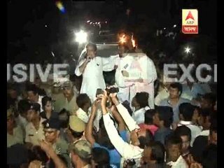 CM Mamata Banerjee gheraoed by agitated mass at Ranaghat