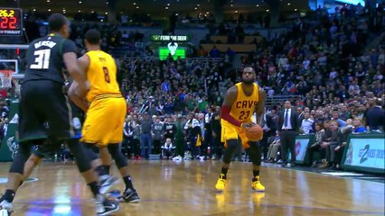 LeBron James tue le match avec un tir de très, très loin